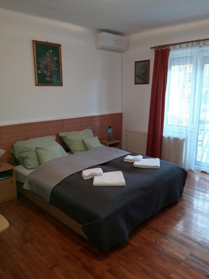 Attila Vendeghaz Apartament Héviz